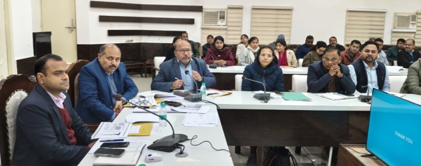 जनपद में स्वच्छता अभियान को मिलेगी नई रफ्तार  मुख्यमंत्री के निर्देश पर जिलाधिकारी मयूर दीक्षित ने अधिकारियों को दिए सख्त निर्देश.