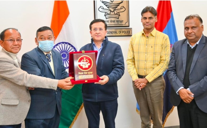 डीजीपी दीपम सेठ की मौजूदगी में दो वरिष्ठ अधिकारियों को भावभीनी विदाई  देहरादून पुलिस मुख्यालय में आयोजित हुआ सम्मान समारोह...