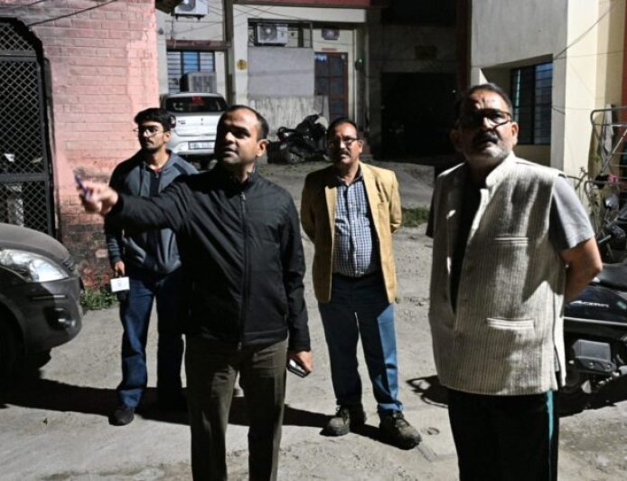 आधी रात में डीएम हरिद्वार का औचक निरीक्षण, स्वास्थ्य व्यवस्थाओं पर सख्त रुख